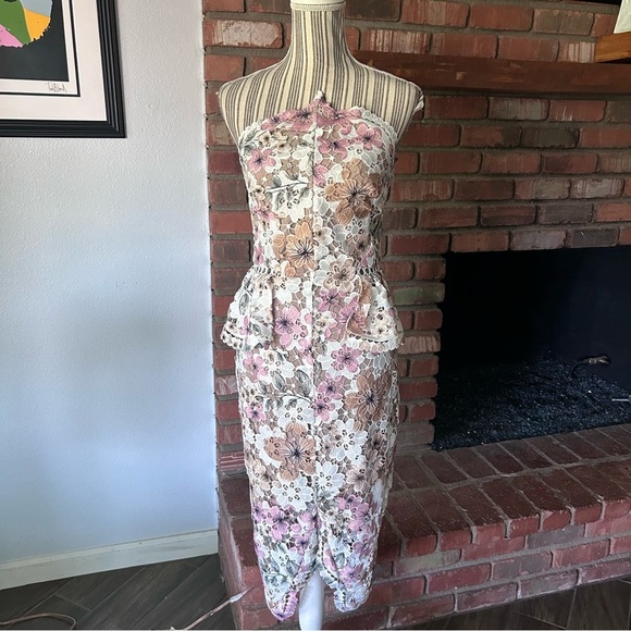 Elliatt Adelynn Lace Embroidered Floral Strapless Midi Dress Sz S - Picture 3 of 12